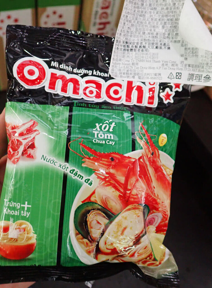 Hãng tin CNA Đài Loan cho biết sản phẩm mì gói Omachi hương vị tôm chua do Công ty TNHH Qianyu nhập khẩu từ Việt Nam bị phát hiện chứa chất cấm ethylene Oxide. Ảnh: CNA.