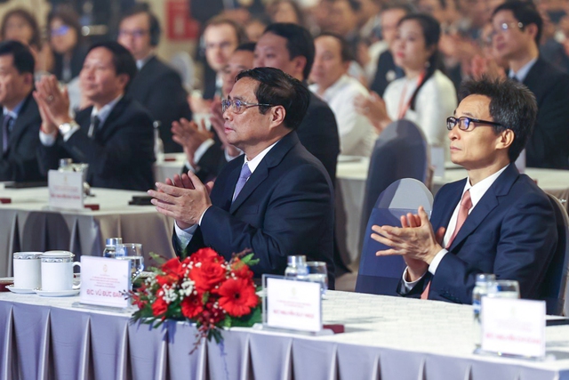 Thủ tướng Phạm Minh Chính, Phó Thủ tướng Vũ Đức Đam cùng các đại biểu dự chương trình. Ảnh: VGP/Nhật Bắc