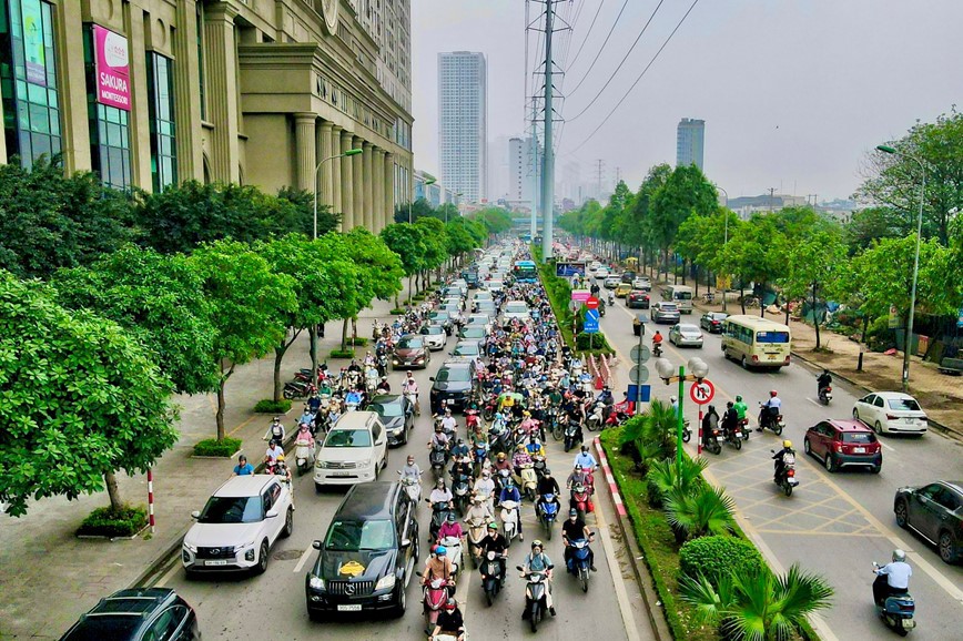 Trục Tố Hữu - Lê Văn Lương sẽ được xén bớt dải phân cách, vỉa hè để mở rộng lòng đường cho phương tiện lưu thông.