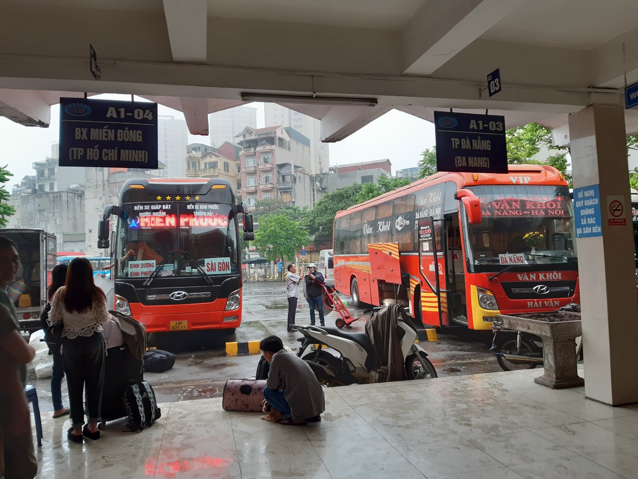 Lưu lượng hành khách đi lại ở các bến xe Hà Nội dự báo tăng 300% so với ngày thường và sẽ tập trung vào một số tuyến vận tải địa phương. 