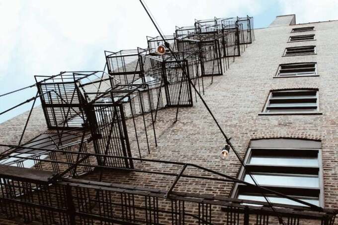 Những chiếc thang thoát hiểm được coi là biểu tượng của thành phố New York   