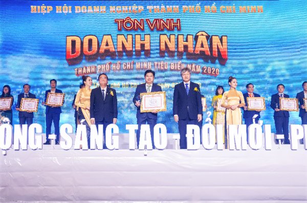 Ông Nguyễn Vũ Bảo Hoàng nhận danh hiệu Doanh nhân TP.HCM tiêu biểu năm 2020