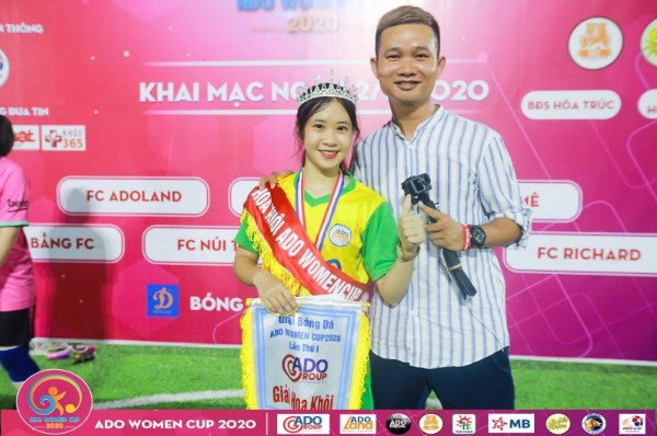 Vừa qua, Đỗ Hà Phương đã vượt qua nhiều cô gái và đăng quang ngôi vị Hoa khôi Sân cỏ tại Giải bóng đá nữ Ado Women cup do Ado tổ chức.