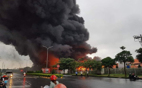 Cháy lớn tại Khu công nghiệp Yên Phong