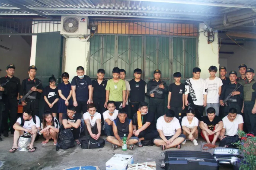 Bắt 21 người Trung Quốc trốn truy nã ở Lào Cai. Ảnh: Công an Lào Cai