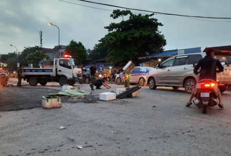 Truy tìm xe ô tô tông tử vong người đi đường ở Hà Nội