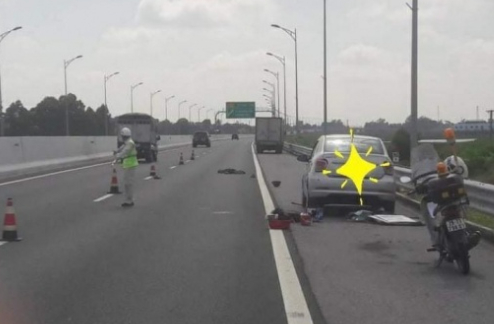 Dừng thay lốp trên cao tốc, tài xế bị xe tải tông tử vong