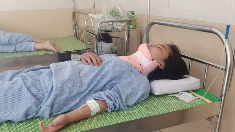 Nữ sinh lớp 8 ở Hà Nội bị chặn đường đánh nhập viện vì ‘nhìn ngứa mắt’