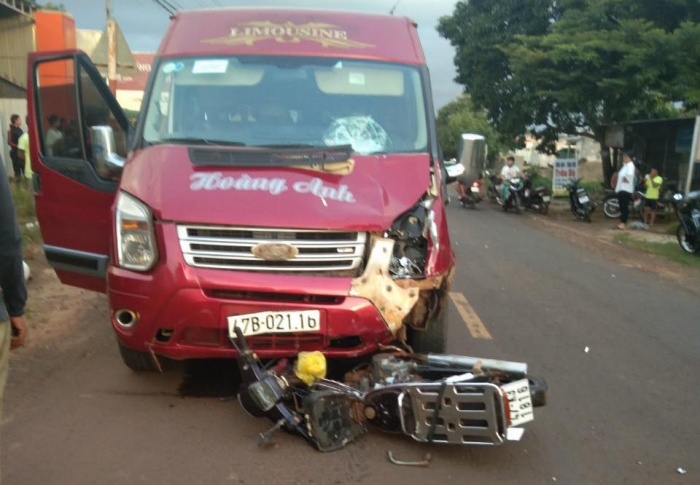 Tin tức tai nạn giao thông mới nhất ngày 27/10: Xe khách tông xe máy, một người đàn ông tử vong. (Ảnh: ATGT)
