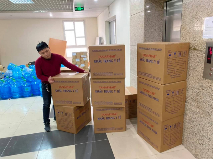 Một doanh nghiệp tặng khẩu trang tại tất cả bệnh viện tại Hà Nội