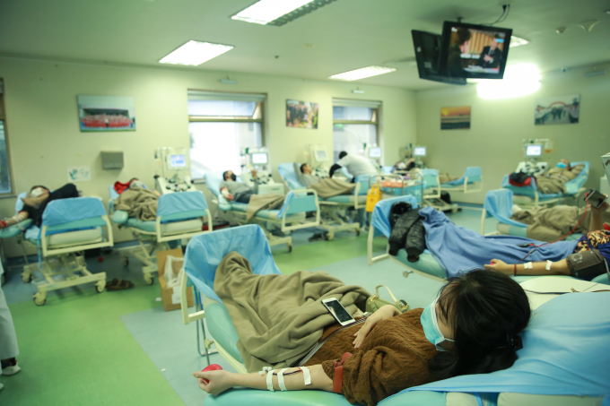 Khu vực hiến máu toàn phần và hiến tiểu cầu được nhanh chóng lấp đầy bằng những người tình nguyện hiến máu.