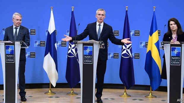 Ngoại trưởng Phần Lan, Ngoại trưởng Thụy Điển và Tổng thư ký NATO Jens Stoltenberg tại một sự kiện ngày 24/1 (Ảnh: AFP).
