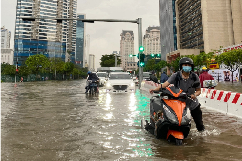 Ngập lụt ở Hà Nội chiều 29/5/2022.
