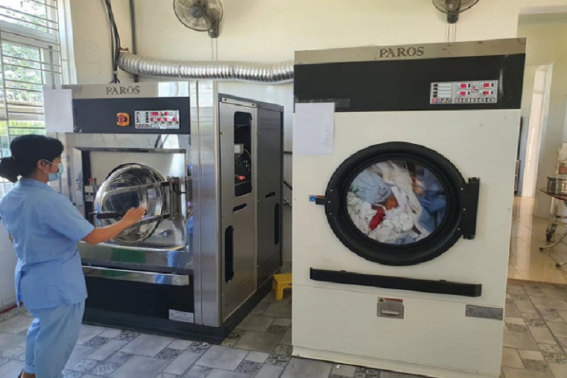 Bộ máy giặt máy sấy được nâng giá từ 500-550 triệu đồng lên gần 3 tỷ đồng bán cho các bệnh viện.