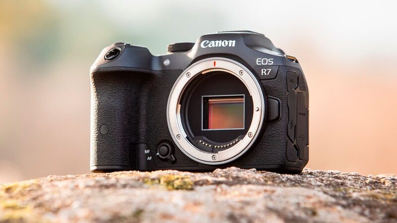 canon-cai-tien-cam-bien-moi-cho-dong-eos-r-1