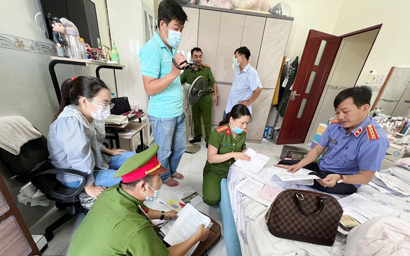 ơ quan Cảnh sát điều tra Công an tỉnh khám xét nơi ở của Phan Huỳnh Trúc Vi. (Ảnh: BCA).
