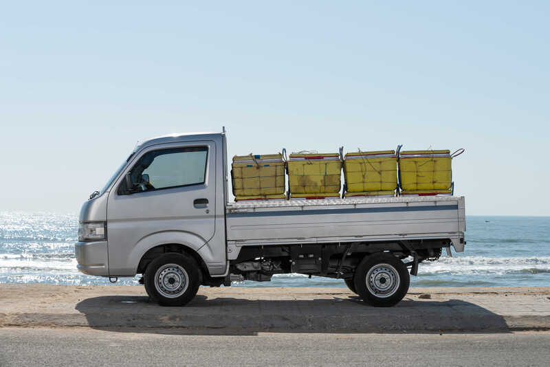 10. Xe tải nhỏ Suzuki Carry Pro có khả năng tải hàng nặng tốt, tải trọng 940kg bao gồm hàng hóa và tài xế, phụ xế