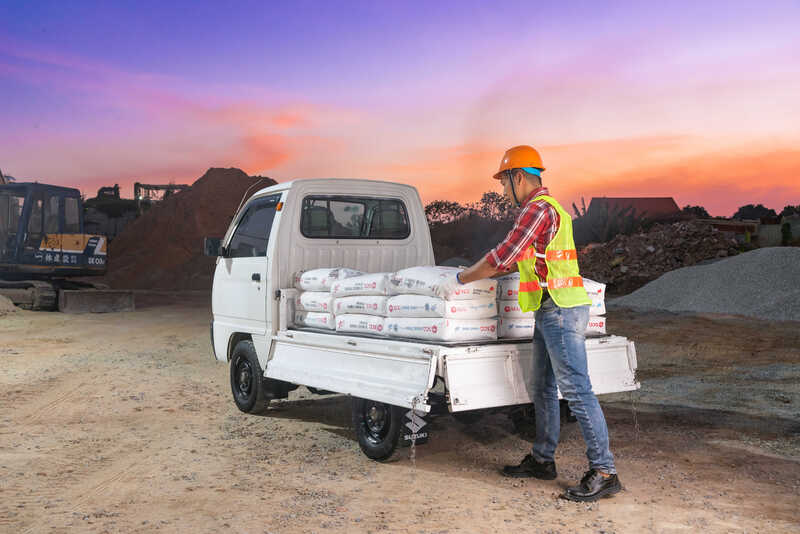 13. Phần bửng xe Carry Truck dễ dàng mở ra giúp chất dỡ hàng nhanh chóng và gia tăng chiều rộng trong trường hợp cần chở hàng cồng kềnh