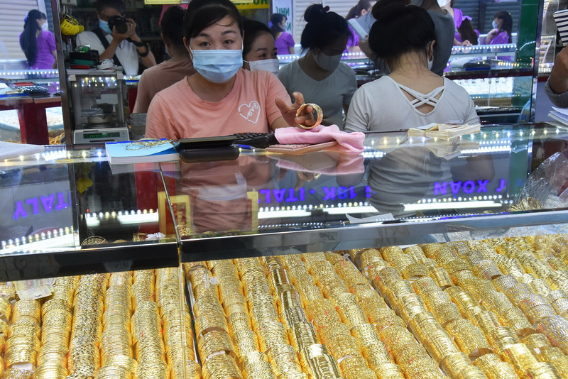 Bảng giá vàng hôm nay 3/6/2022, sau chuỗi ngày lao dốc hôm nay giá vàng SJC, vàng 9999 đã tăng trở lại, nhà đầu tư kì vọng đà tăng kéo dài để kim loại quý trở lại mức 70 triệu đồng mỗi lượng.