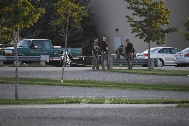 Cảnh sát điều tra tại hiện trường vụ nổ súng ở bang Iowa, Mỹ, ngày 2/6/2022. Ảnh: Ames Tribune/TTXVN