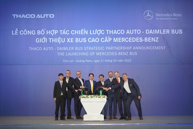 THACO AUTO và Daimler tiếp tục triển khai hợp tác trong dự án phát triển xe bus Mercedes Benz tại Việt Nam và hướng tới mục tiêu xuất khẩu sang các nước khu vực.