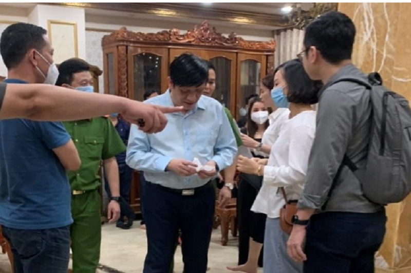 Cảnh sát xuất hiện ở nhà ông Nguyễn Thanh Long sáng 7/6. (Ảnh: Zing.vn).