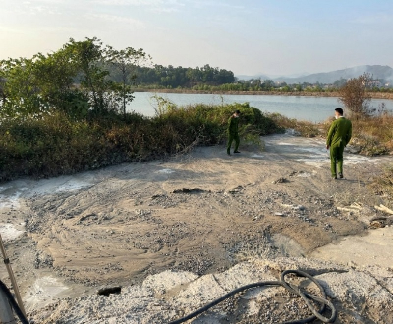 Công an Quảng Ninh kiểm tra dự án đầu tư xây dựng khu nhà ở công nhân và chuyên gia khu công nghiệp Đông Mai. Ảnh: Công an tỉnh Quảng Ninh.