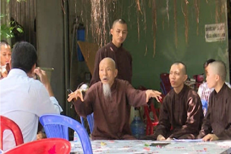 Những người ở 'Tịnh thất Bồng Lai' trước lúc bị truy tố.