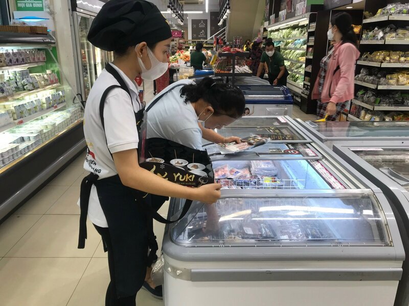7. Sản phẩm bò tuyết Yuki được bày bán tại các siêu thị lớn. 