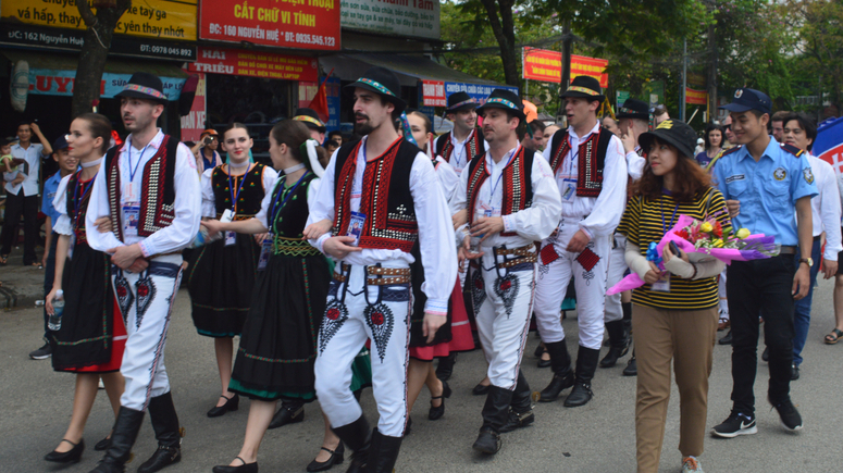 Lễ hội đường phố tại kỳ Festival Huế 2016.