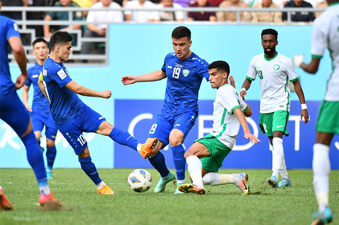 Đánh bại chủ nhà Uzbekistan, U23 Saudi Arabia vô địch U23 châu Á 2022U23 Saudi Arabia (áo trắng) vô địch châu Á khi không để thua và không để thủng lưới bàn thua vào