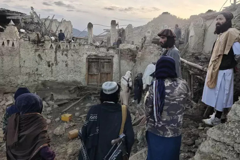 Một ngôi làng ở Afghanistan bị động đất phá hủy hôm 22/6. Ảnh: Bakhtar News Agency