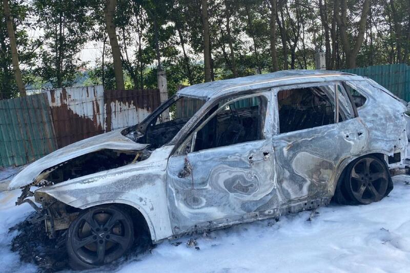 Chiếc ô tô bị cháy trơ khung (Ảnh: Công an tỉnh Vĩnh Phúc)