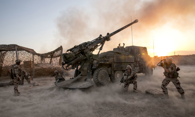 Binh sĩ Pháp khai hỏa pháo CAESAR trong chiến dịch ở Al Quim, Iraq tháng 5/2018. Ảnh: US Army.