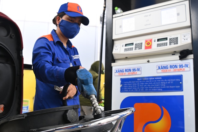 Giá xăng dầu giảm mạnh sau 7 lần tăng liên tiếp