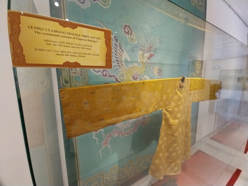 Lễ phục của Hoàng Thái hậu triều Nguyễn