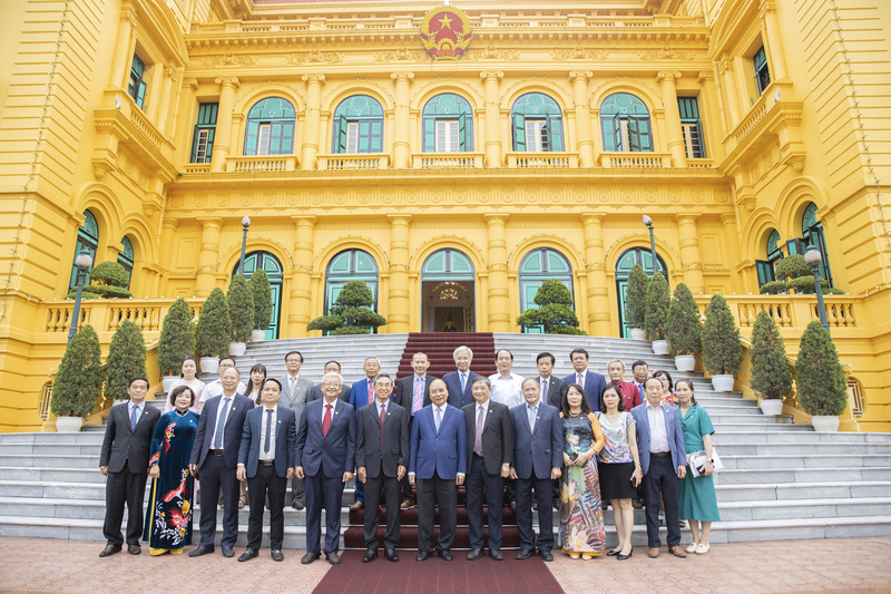 Chủ tịch nước Nguyễn Xuân Phúc với các đại biểu