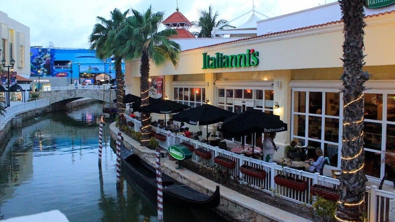 La Isla Shopping Centre – Trung tâm thương mại với thiết kế độc đáo, quy hoạch bài bản gắn với kênh đào ở Cancun