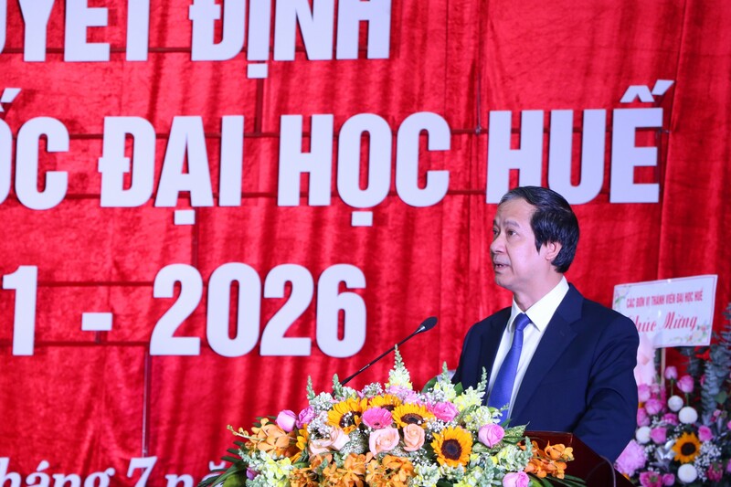 Bộ trưởng Bộ Giáo dục và Đào tạo Nguyễn Kim Sơn phát biểu chỉ đạo tại buổi lễ.