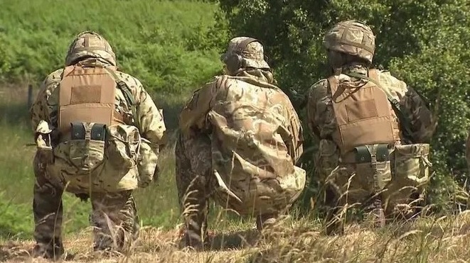 Khóa huấn luyện tân binh Ukraine dựa trên chương trình đào tạo binh sĩ cơ bản của Anh. Nguồn: Reuters.