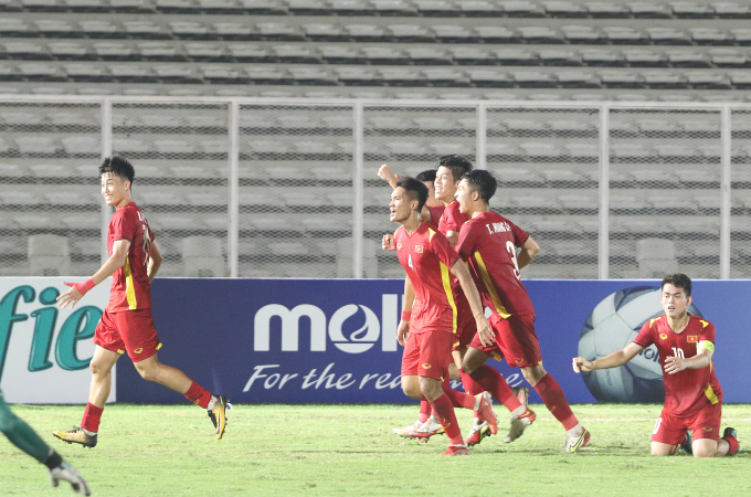 Cầu thủ Việt Nam mừng bàn gỡ hoà 1-1 để vào bán kết U19 Đông Nam Á. Ảnh: VFF
