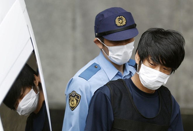 Tetsuya Yamagami, nghi phạm ám sát cựu Thủ tướng Nhật Bản Shinzo Abe, bị bắt giữ. Ảnh: Kyodo.
