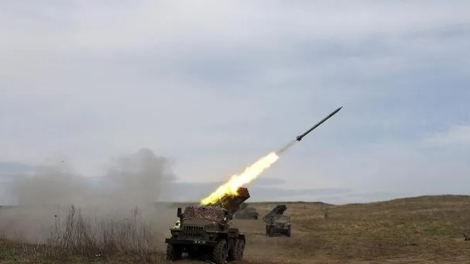 Lực lượng Ukraine ngày 12/7 cho biết họ đã tấn công một kho đạn dược của Nga ở khu vực Kherson. Ảnh: AFP.
