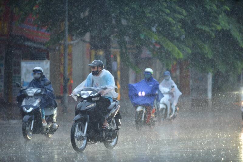 Tin mưa lớn nhiều nơi 13/7 và dự báo thời tiết Hà Nội 10 ngày tới