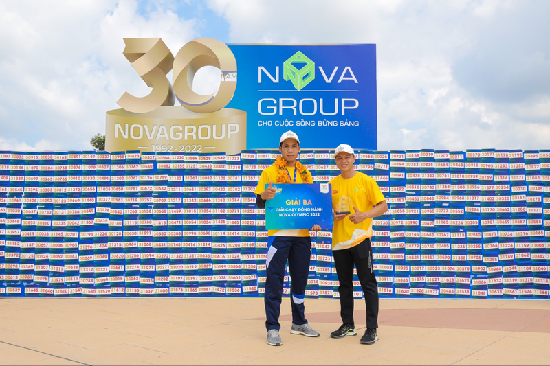 Các VĐV check in biểu tượng hợp lực kỷ lục của Nova Group