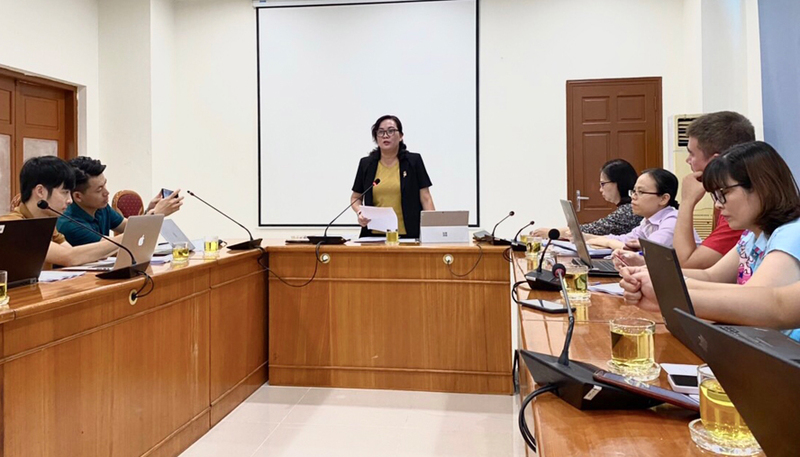 Phó Giám đốc Sở Thông tin và Truyền thông Nguyễn Thị Mai Hương chủ trì buổi họp trao đổi thông tin.