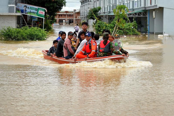 Dự báo trong tuần tới, nhiều địa phương sẽ có mưa đến mưa rất to và có khả năng xảy ra lũ quét tại 8 tỉnh Campuchia. (Ảnh: AFP)