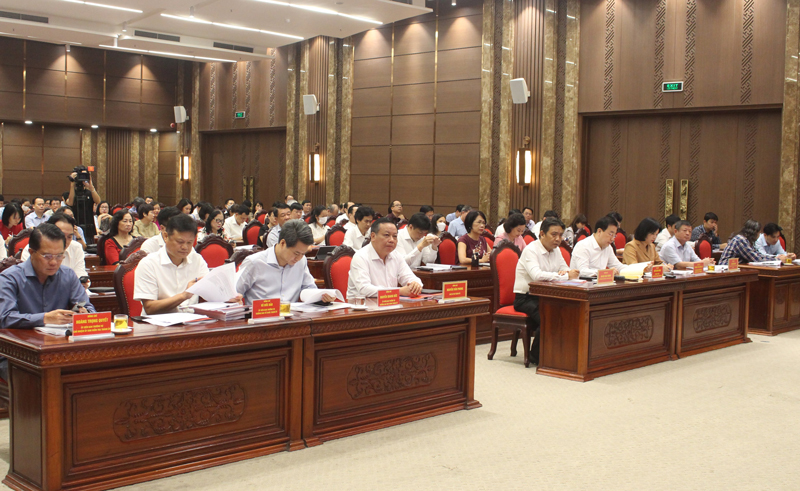 Các đồng chí lãnh đạo Trung ương và thành phố tham dự hội nghị.