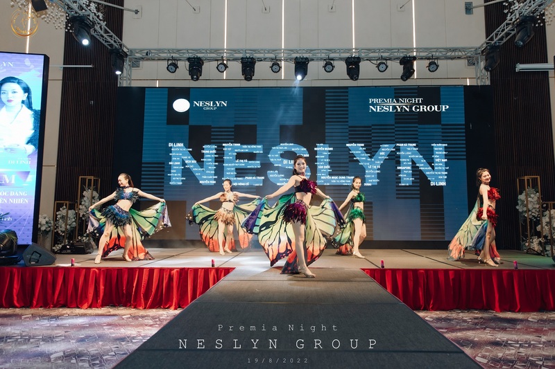 Tối ngày 19/8, trong không gian sang trọng, lộng lẫy tại Melia Vinpearl Hà Tĩnh, NesLyn Group đã tổ chức đêm tiệc Premia Night NesLyn Group và ra mắt sản phẩm NesLyn Slim với sứ mệnh mang lại vóc dáng săn chắc, đẹp hơn cho phái đẹp.