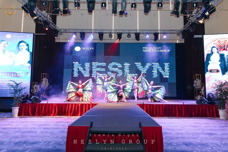 Tối ngày 19/8, trong không gian sang trọng, lộng lẫy tại Melia Vinpearl Hà Tĩnh, NesLyn Group đã tổ chức đêm tiệc Premia Night NesLyn Group và ra mắt sản phẩm NesLyn Slim